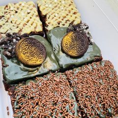 Deluxe Brownie Assortment A picture of Deluxe Brownie Assortment.