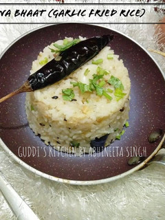 A picture of Bhuna bhaat (garlic fried rice).