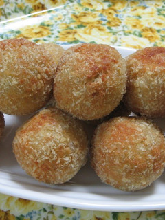A picture of Falafel (Israeli Deep-fried Chickpea Balls).