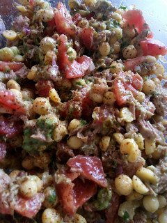 Una foto de Ensalada de garbanzos y atún