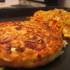 A picture of Light, Fluffy, and Soft Kansai-Style Okonomiyaki.