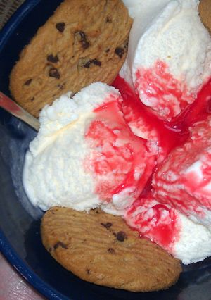 A picture of cookies and ice cream.