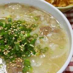 A picture of Korean Food Beef Tendon Gumtang Style Collagen Gukbap.