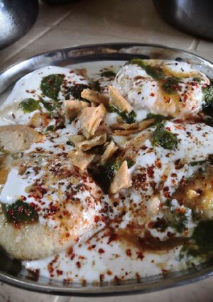A picture of Jain rava dahi vade.