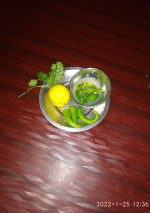 A picture of Green chilli pickle.