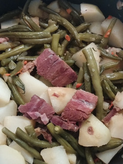 A picture of Hamhock stringbeans and potatoes.