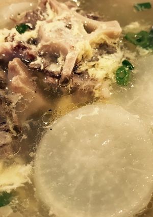 Hình của món Canh Đuôi bò hầm củ cải.