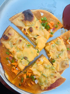 पिज़्ज़ा होममेड (Pizza homemade recipe in hindi) रेसिपी मुख्य फोटो