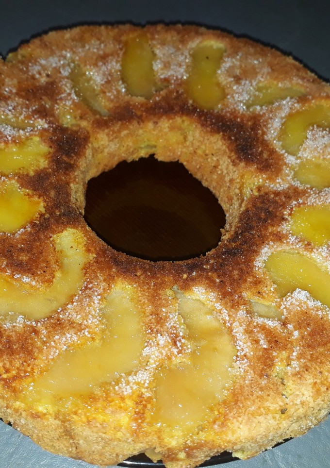 Una foto de Torta invertida de manzana Fácil
