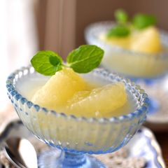 A picture of Agar, Honey and Grapefruit Jello.
