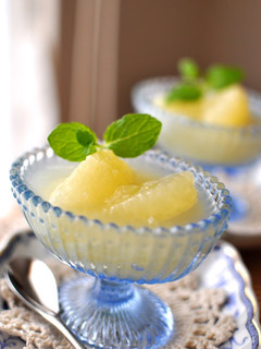 A picture of Agar, Honey and Grapefruit Jello.