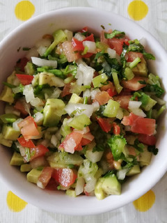 Una foto de Pebre con Palta