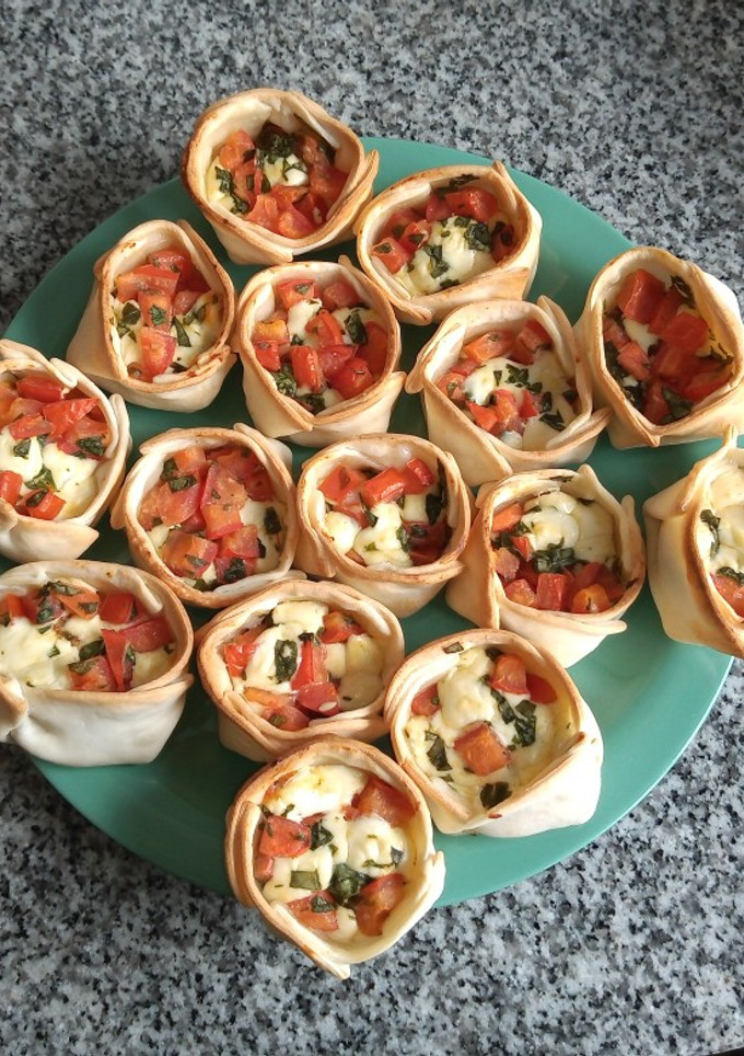 Una foto de Canastitas caprese 😍