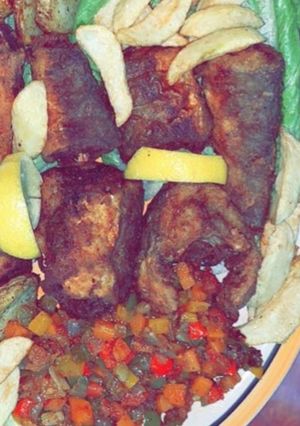 صورة لوصفة مقبلات الفليفلة والبندورة مع السمك المقلي 😋