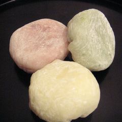 Yukimi Daifuku (Mochi Dumplings Filled with Ice Cream) A picture of Yukimi Daifuku (Mochi Dumplings Filled with Ice Cream).