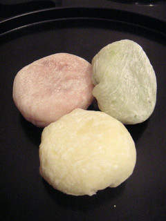 A picture of Yukimi Daifuku (Mochi Dumplings Filled with Ice Cream).