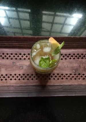 A picture of Honey and Apple refreshers.