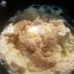 A picture of Sour cream mashed potatoes.