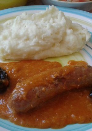 Una foto de Longaniza en salsa con frutos secos
