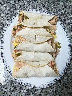 Una foto de Fajitas de pollo, pimiento y queso