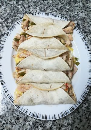 Una foto de Fajitas de pollo, pimiento y queso