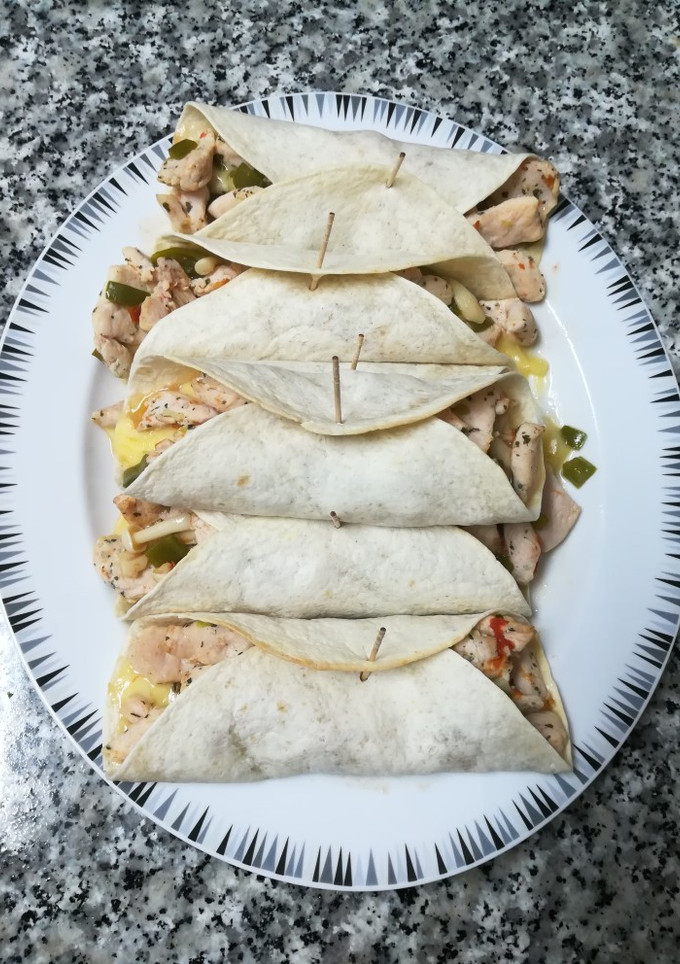 Una foto de Fajitas de pollo, pimiento y queso