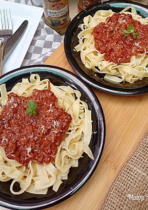 A picture of FETTUCCINE WITH BOLOGNESE SAUCE😋.