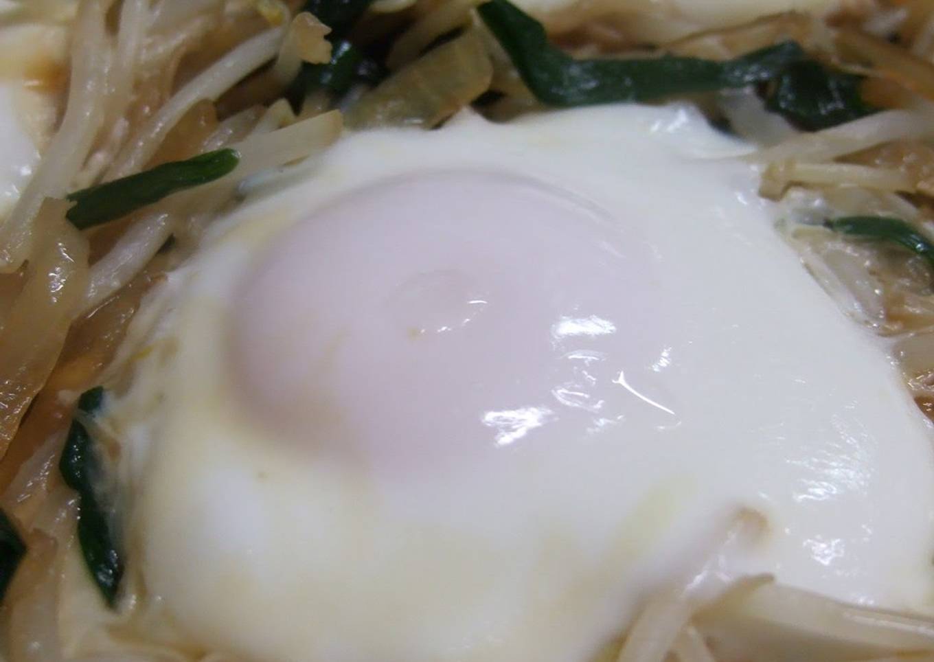 Easy and Just 100 Yen! A Delicious "Nest" of Bean Sprouts and Eggs