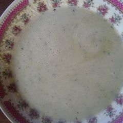 A picture of Zuccini garlic soup.