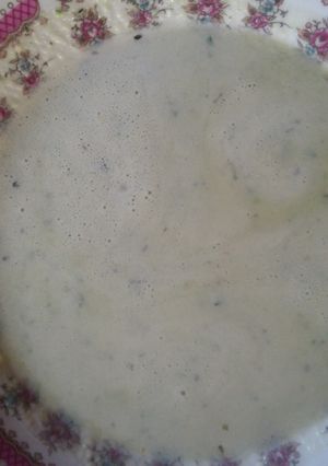 A picture of Zuccini garlic soup.
