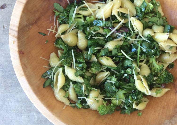 Steps to Prepare Speedy Broccoli With Spinach And Pasta (Vegetarian)