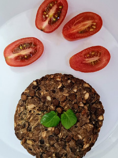 Una foto de Hamburguesas de berenjena ahumada y lentejas 🍔 Hamburguesa vegetariana con opción vegana