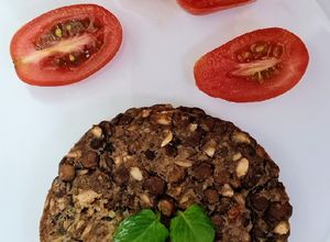 Una foto de Hamburguesas de berenjena ahumada y lentejas 🍔 Hamburguesa vegetariana con opción vegana