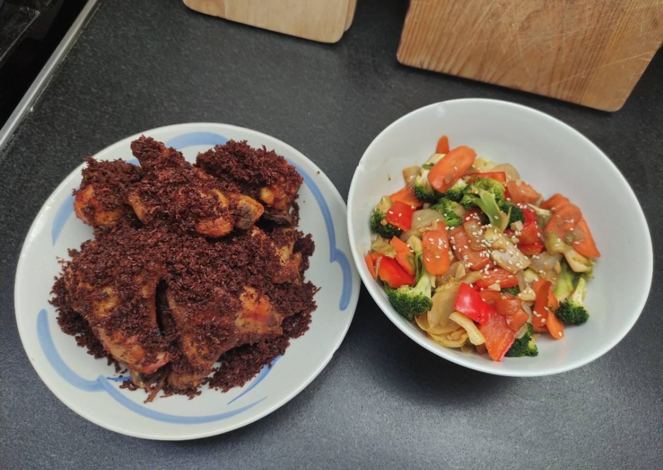 Ayam Serundeng dan Tumis Sayur