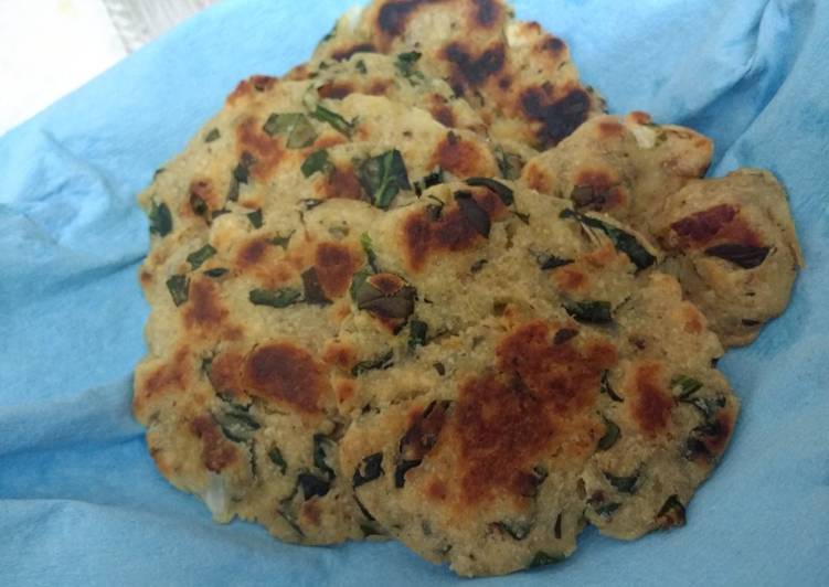 Gorditas de chicharrón con acelgas y espinacas