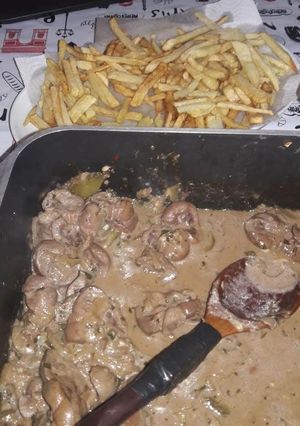 Una foto de Riñones al vino blanco