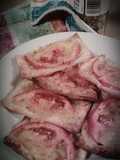 Aperitivos de hojaldre, queso y tomate
