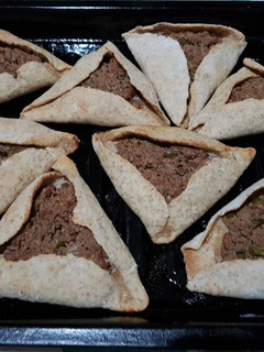 Una foto de Fatay o empanada árabe con masa integral