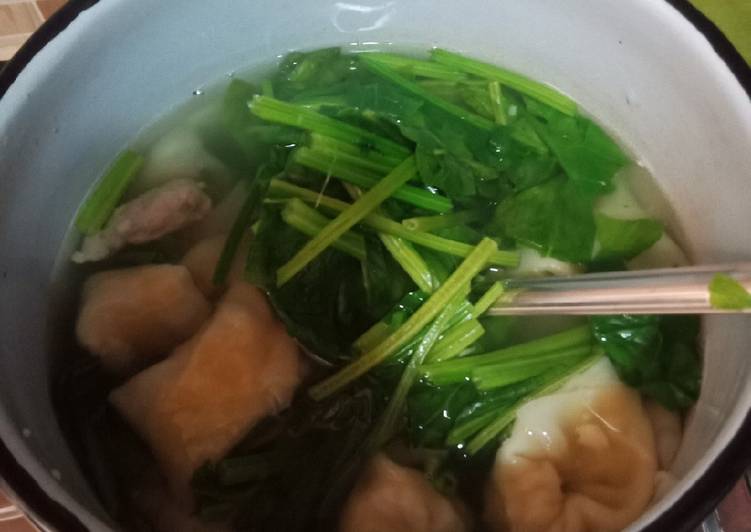 Sup Pangsit Horenso