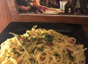 Una foto de Spaghetti alla carbonara 🦀
