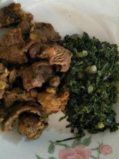 A picture of Fried beef with greens.