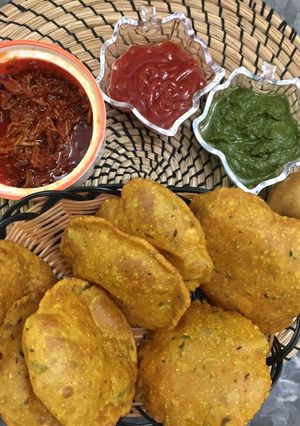 આલુપુરી (alupuri Recipe in Gujarati) રેસીપી મુખ્ય ફોટો
