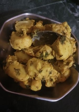 सूखे आलू (Sukhe aloo recipe in hindi) रेसिपी मुख्य फोटो