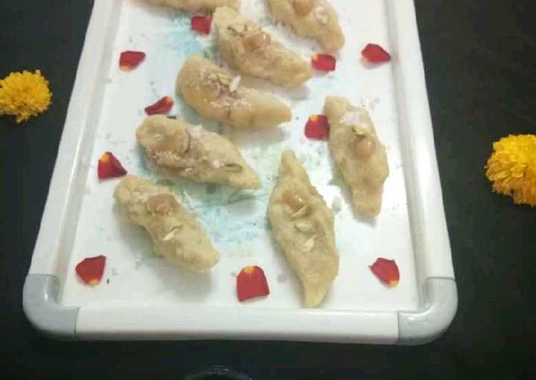 Steam Baked Rava Gujiyas