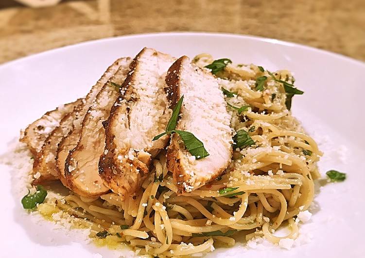 Super Yummy Aglio e Olio with blackened chicken