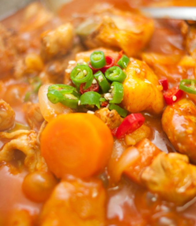 A picture of Spicy Korean Chicken Hot Pot (Daktoritang).