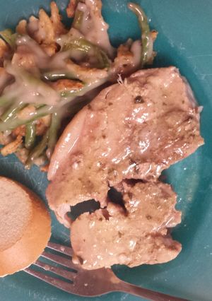 A picture of Simple crockpot pork chops.