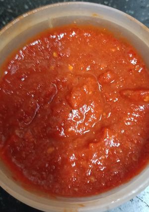 A picture of Hot Garlic Sauce.