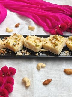 झटपट कलाकंद (jhatpat kalakand recipe in Hindi) रेसिपी मुख्य फोटो