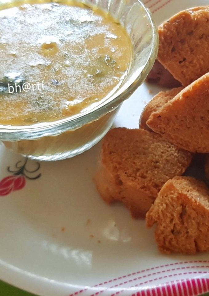 खानदेशी दाल वाटी (खमंग व खुसखुशीत) (dal bati recipe in marathi) रेसिपी चे मुख्य फोटो 